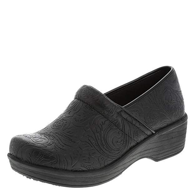 How to Dress Like Sabine Wren 20 sabine-wren-black-shoes