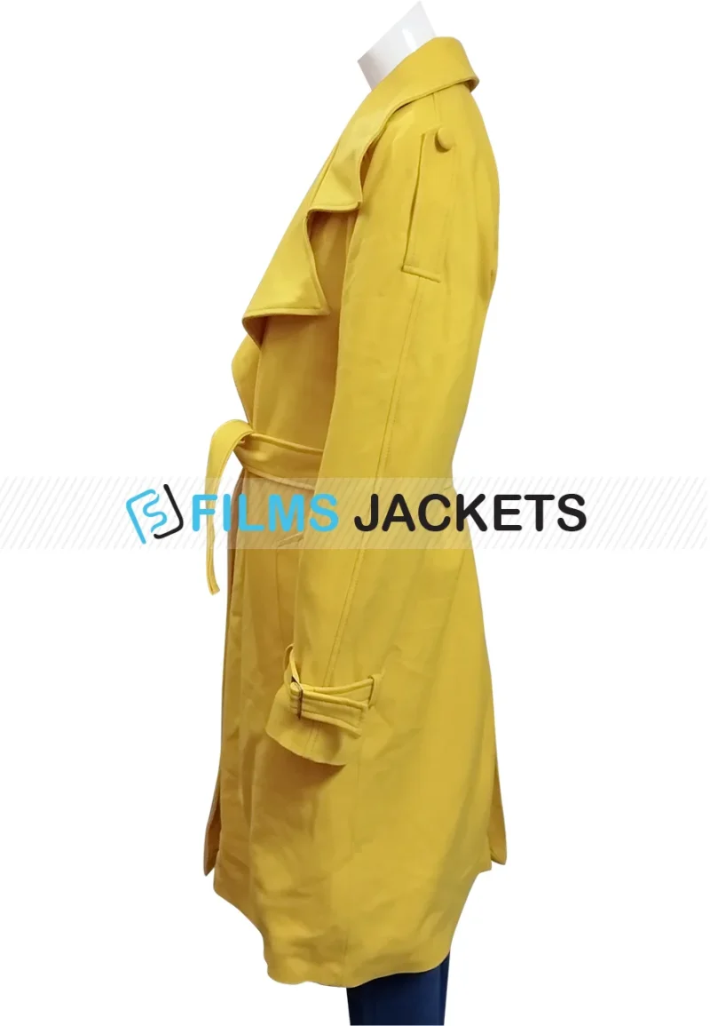 demi-moore-the-substance-yellow-trench-coat demi-moore-the-substance-yellow-trench-coat