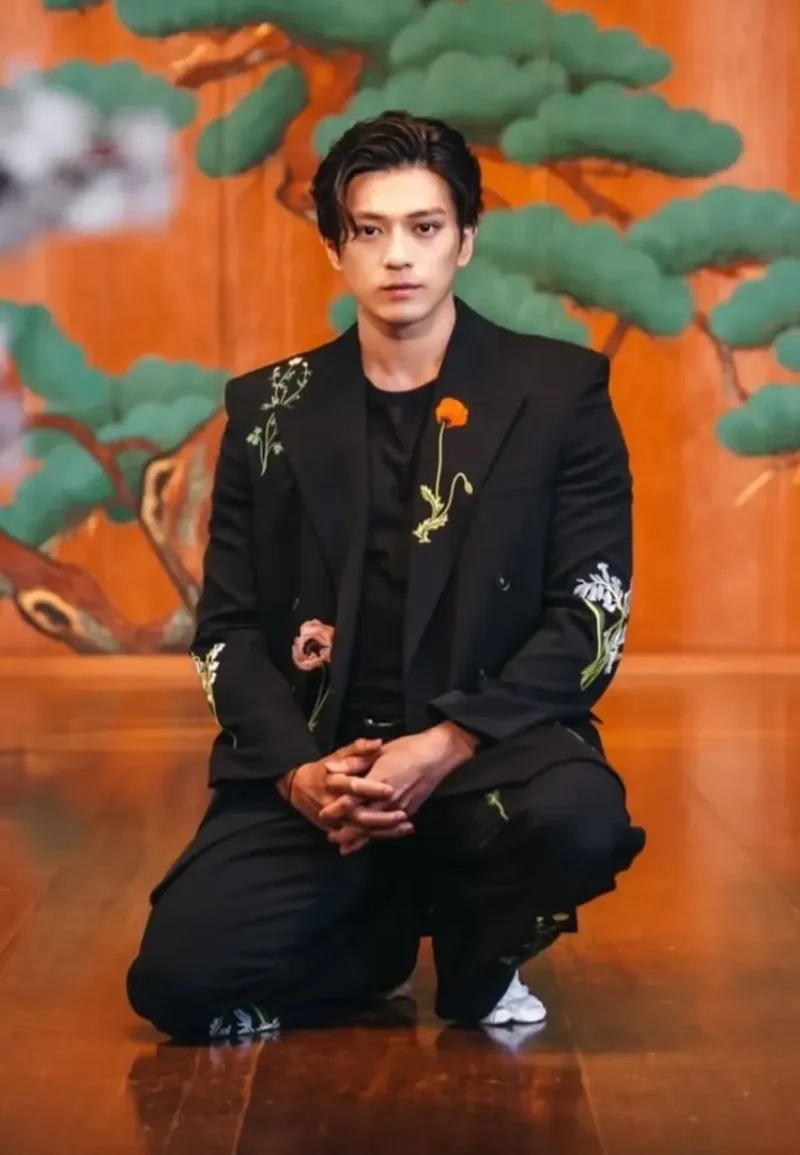 mackenyu black blazer