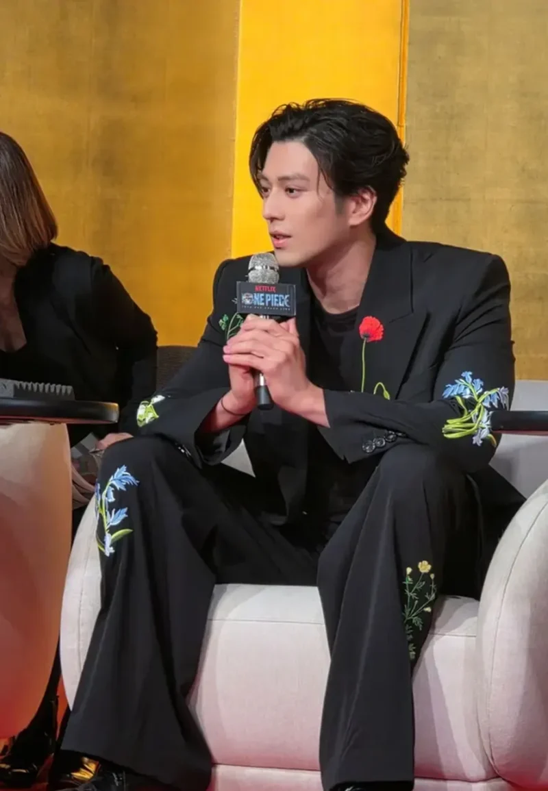 mackenyu suit