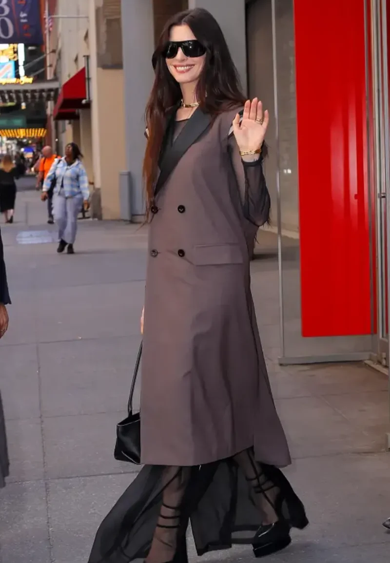 the devil wears prada sleeveless coat