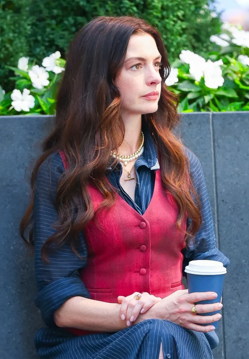 anne hathaway red vest