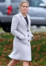 arrow felicity smoak white coat