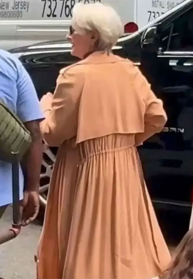 the devil wears prada 2 beige coat