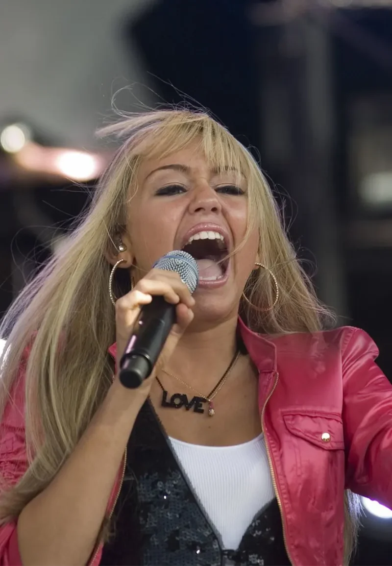 miley-cyrus pink jacket