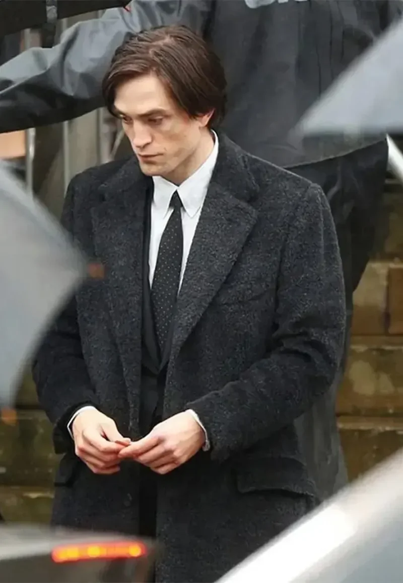 robert pattinson bruce wayne trench coat
