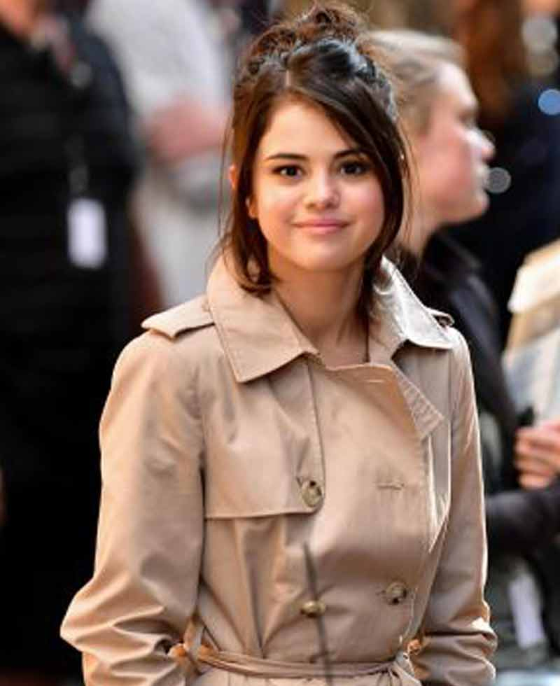 a-day-in-new-york-selena-gomez-coat.webp
