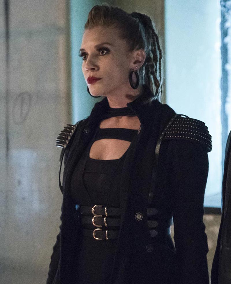 katee-sackhoff-the-flash-coat.jpg