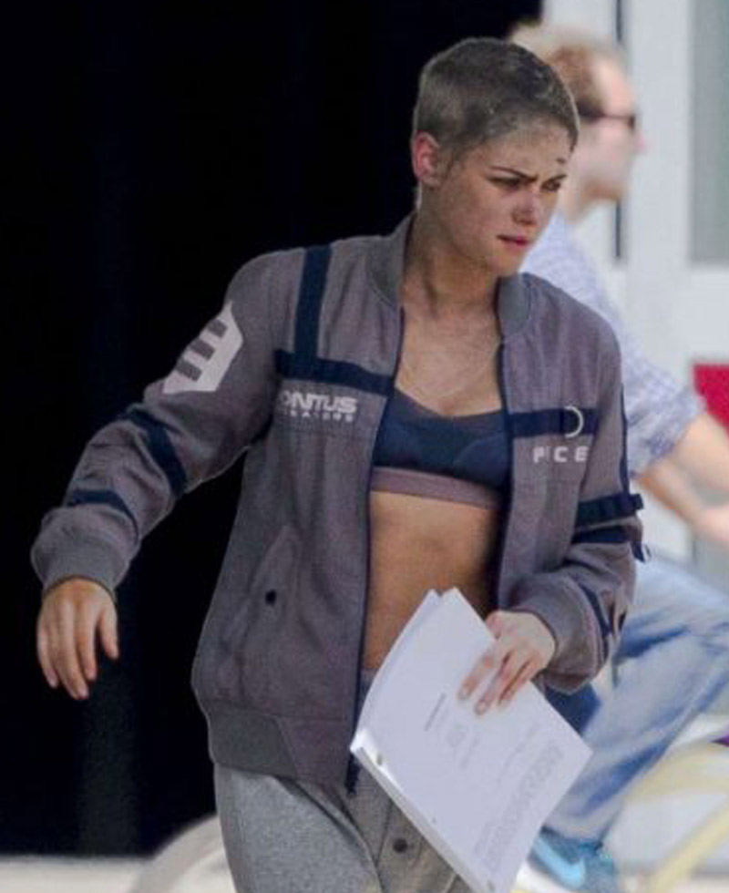kristen-stewart-underwater-jacket.jpg