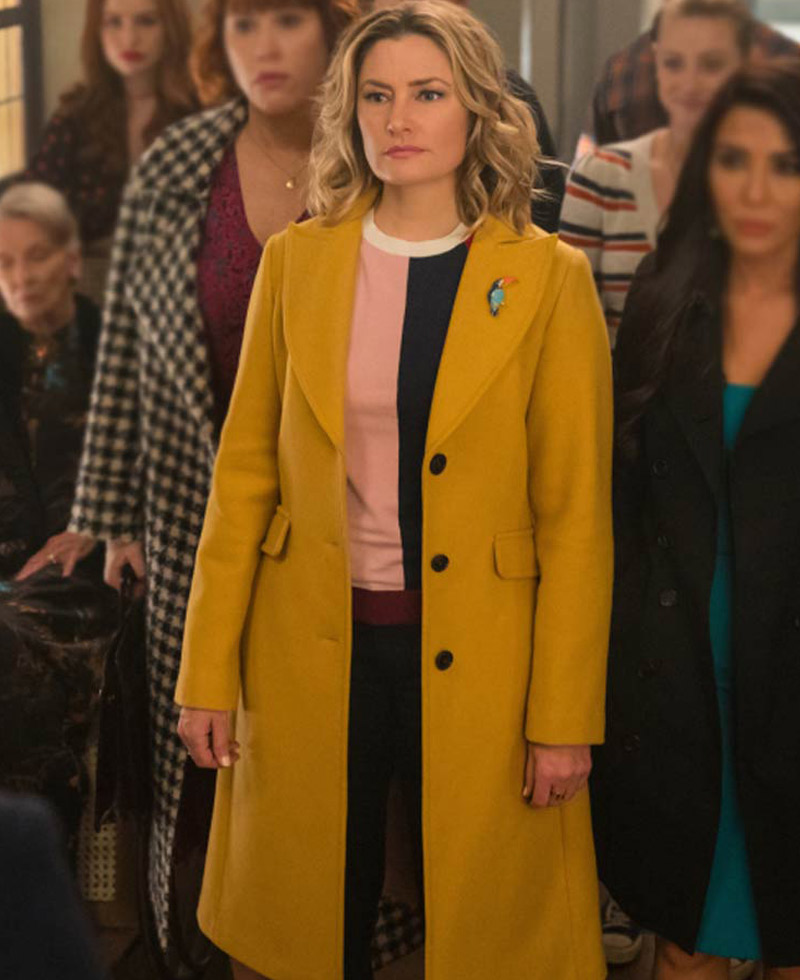 Lili Reinhart Riverdale Season 04 Yellow Coat