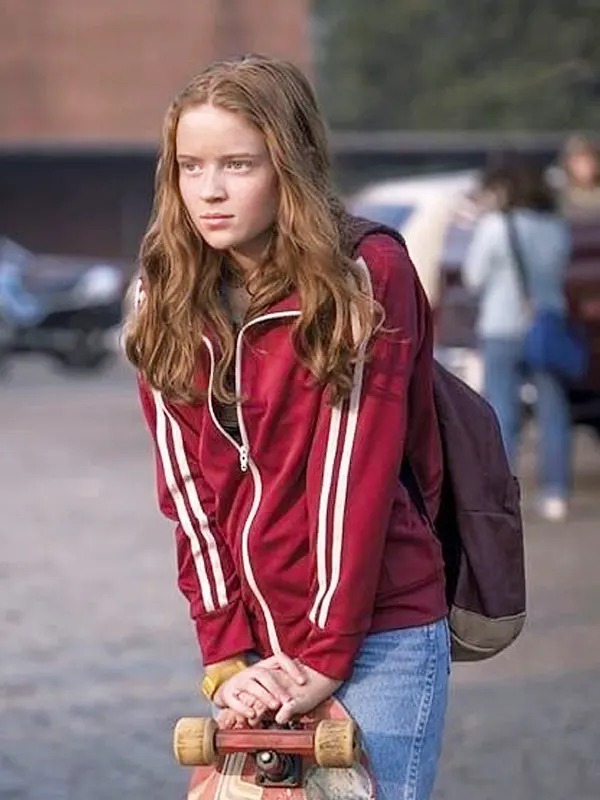 Stranger-Things-Sadie-Sink-Red-Jacket.jpg