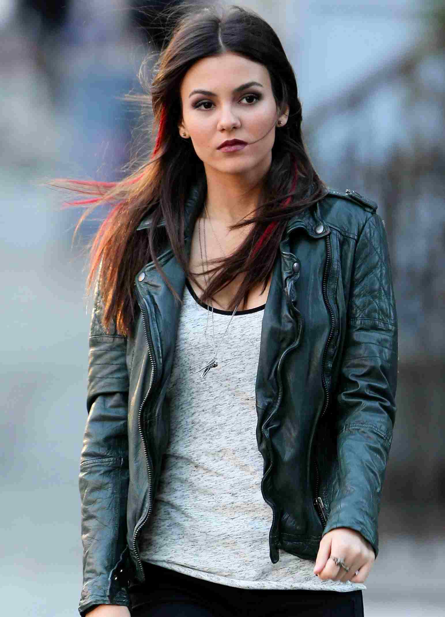 victoria-justice-leather-jacket.jpg